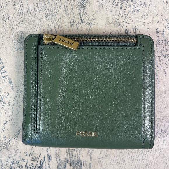 Fossil small green leather bifold wallet - Picture 3 of 13
